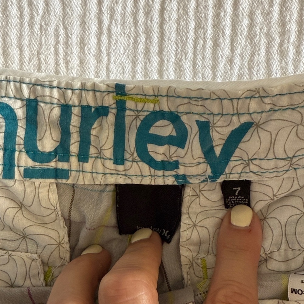 Hurley White and Blue Graphic Bermuda shorts / 7 - Picture 2 of 8